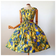 Charger l'image dans la galerie, 1950s - MERCIER, Paris - Spectacular Petal Bust Roseprint Dress - W27 (68cm)
