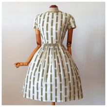 Charger l'image dans la galerie, 1950s 1960s - Gorgeous Textured Cotton Dress - W27.5 (70cm)