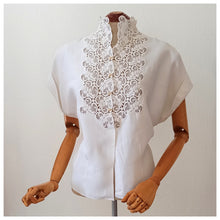 Charger l'image dans la galerie, 1950s - Exquisite White Rayon Blouse - Sz. 48
