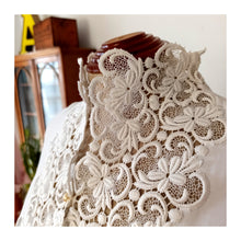 Charger l'image dans la galerie, 1950s - Exquisite White Rayon Blouse - Sz. 48