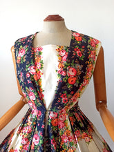 Charger l'image dans la galerie, 1950s - LE SIGNE DE PARIS, Paris - Stunning Floral Cotton Dress - W29 (74cm)