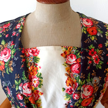 Charger l'image dans la galerie, 1950s - LE SIGNE DE PARIS, Paris - Stunning Floral Cotton Dress - W29 (74cm)