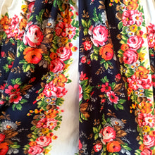 Charger l'image dans la galerie, 1950s - LE SIGNE DE PARIS, Paris - Stunning Floral Cotton Dress - W29 (74cm)