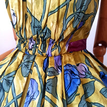 Charger l'image dans la galerie, 1950s - MERCIER, Paris - Spectacular Petal Bust Roseprint Dress - W27 (68cm)