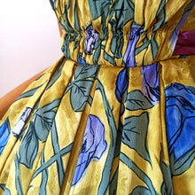 Charger l'image dans la galerie, 1950s - MERCIER, Paris - Spectacular Petal Bust Roseprint Dress - W27 (68cm)