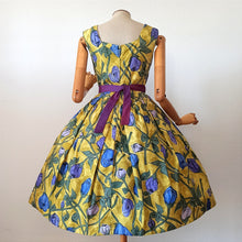 Charger l'image dans la galerie, 1950s - MERCIER, Paris - Spectacular Petal Bust Roseprint Dress - W27 (68cm)