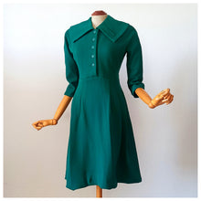 Charger l'image dans la galerie, 1950s - HANRO - DE GROOT, Switzerland - Gorgeous Green Wool Dress - W28/29 (72/74cm)