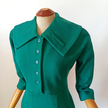 Charger l'image dans la galerie, 1950s - HANRO - DE GROOT, Switzerland - Gorgeous Green Wool Dress - W28/29 (72/74cm)