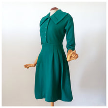 Charger l'image dans la galerie, 1950s - HANRO - DE GROOT, Switzerland - Gorgeous Green Wool Dress - W28/29 (72/74cm)