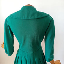 Charger l'image dans la galerie, 1950s - HANRO - DE GROOT, Switzerland - Gorgeous Green Wool Dress - W28/29 (72/74cm)