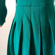 Charger l'image dans la galerie, 1950s - HANRO - DE GROOT, Switzerland - Gorgeous Green Wool Dress - W28/29 (72/74cm)