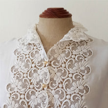 Charger l'image dans la galerie, 1950s - Exquisite White Rayon Blouse - Sz. 48
