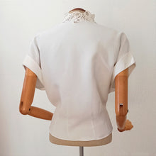 Charger l'image dans la galerie, 1950s - Exquisite White Rayon Blouse - Sz. 48
