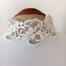 Charger l'image dans la galerie, 1950s - Exquisite White Rayon Blouse - Sz. 48