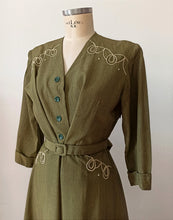 Cargar imagen en el visor de la galería, 1940s - Gorgeous Green Cotton Silk Dress - W35 (88cm)