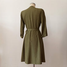 Cargar imagen en el visor de la galería, 1940s - Gorgeous Green Cotton Silk Dress - W35 (88cm)