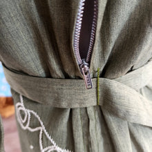 Cargar imagen en el visor de la galería, 1940s - Gorgeous Green Cotton Silk Dress - W35 (88cm)