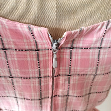 Charger l'image dans la galerie, 1950s - BAGATELLE, Switzerland - Adorable Pink Black Cotton Dress - W25 (64cm)