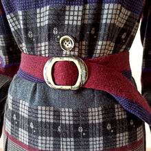 Charger l'image dans la galerie, 1960s - Beautiful Flannel Wool Belted Dress - W30.5 (78cm)
