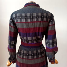 Charger l'image dans la galerie, 1960s - Beautiful Flannel Wool Belted Dress - W30.5 (78cm)