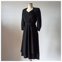 Cargar imagen en el visor de la galería, 1940s - Exuberant Black Beaded Crepe Dress - W30 (76cm)