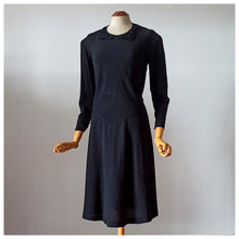 Cargar imagen en el visor de la galería, 1930s - Exquisite Sequined Black Crepe Dress - W31 (78cm)