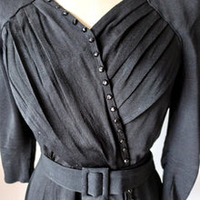 Cargar imagen en el visor de la galería, 1940s - Exuberant Black Beaded Crepe Dress - W30 (76cm)