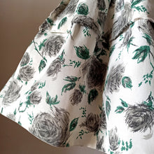 Charger l'image dans la galerie, 1950s - CHIC PARIS, France - Spectacular Roseprint Dress - W28.5 (72cm)