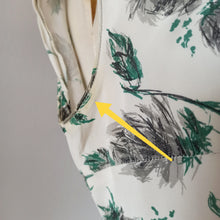 Charger l'image dans la galerie, 1950s - CHIC PARIS, France - Spectacular Roseprint Dress - W28.5 (72cm)