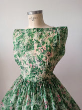 Cargar imagen en el visor de la galería, 1950s - Gorgeous Green Floral Dress - W27.5 (70cm)