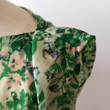Cargar imagen en el visor de la galería, 1950s - Gorgeous Green Floral Dress - W27.5 (70cm)