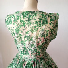 Cargar imagen en el visor de la galería, 1950s - Gorgeous Green Floral Dress - W27.5 (70cm)