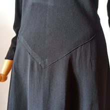 Cargar imagen en el visor de la galería, 1930s - Exquisite Sequined Black Crepe Dress - W31 (78cm)