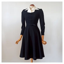 Cargar imagen en el visor de la galería, 1930s - Stunning German Black Wool Dress - W26 (66cm)