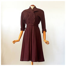Cargar imagen en el visor de la galería, 1940s - Marvelous German Brown Wool Belted Dress - W26 (66cm)
