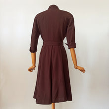 Cargar imagen en el visor de la galería, 1940s - Marvelous German Brown Wool Belted Dress - W26 (66cm)