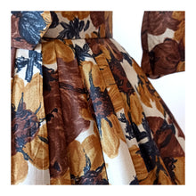 Charger l'image dans la galerie, 1950s - Stunning Floral Silk Couture Dress - W25 (64cm)