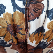 Charger l'image dans la galerie, 1950s - Stunning Floral Silk Couture Dress - W25 (64cm)