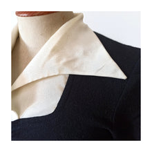 Cargar imagen en el visor de la galería, 1930s - Stunning German Black Wool Dress - W26 (66cm)