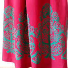 Cargar imagen en el visor de la galería, 1940s - Lovely Rouge Green Gab Rayon Skirt - W25 (64cm)