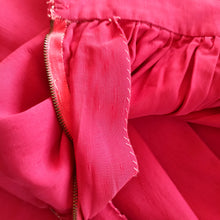 Cargar imagen en el visor de la galería, 1940s - Lovely Rouge Green Gab Rayon Skirt - W25 (64cm)