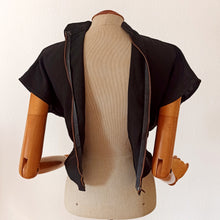 Carica l'immagine nel visualizzatore di Gallery, 1940s - Stunning Hand Embroidered Linen Blouse - W30 (76cm)