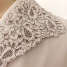 Cargar imagen en el visor de la galería, 1940s 1950s - MARY, Austria - Lovely White Cotton Blouse - W32 (82cm)