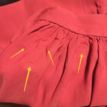 Cargar imagen en el visor de la galería, 1940s - Lovely Rouge Green Gab Rayon Skirt - W25 (64cm)
