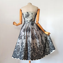Charger l'image dans la galerie, 1950s - RESI, Milano - Exquisite Haute Couture Dress - W24 (60cm)
