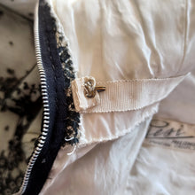 Charger l'image dans la galerie, 1950s - RESI, Milano - Exquisite Haute Couture Dress - W24 (60cm)