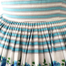 Charger l'image dans la galerie, 1950s - LE SIGNE DE PARIS, France - Spectacular Roseprint Dress - W28 (72cm)