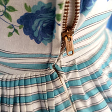 Charger l'image dans la galerie, 1950s - LE SIGNE DE PARIS, France - Spectacular Roseprint Dress - W28 (72cm)