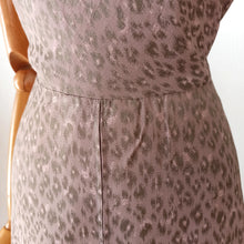 Cargar imagen en el visor de la galería, 1940s - Stunning Antique Pink Leopard Effect Dress - W30 (76cm)