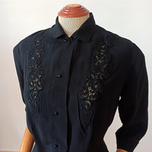 Charger l'image dans la galerie, 1950s - Superb Black Rayon Silk Blouse - Sz. 42